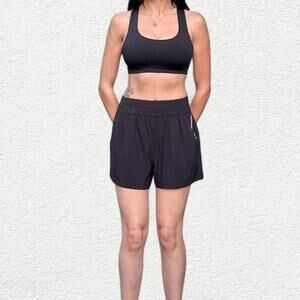 Vuori Villa Short in Black